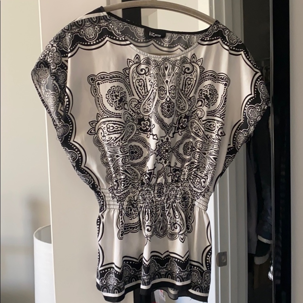 Black and white patterned, short sleeve top